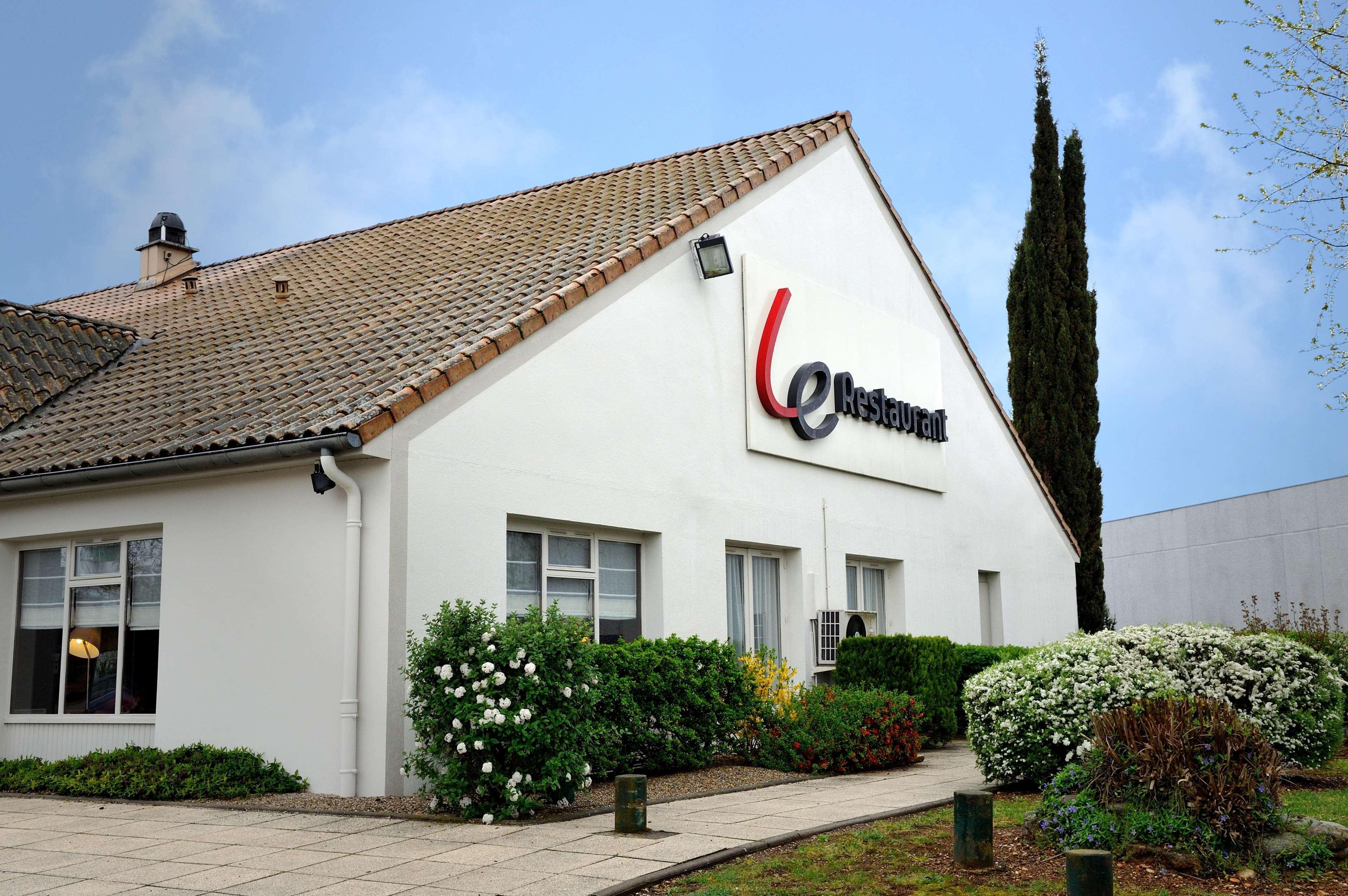 Campanile Lyon Est Aeroport Saint Exupery Hotel Exterior photo